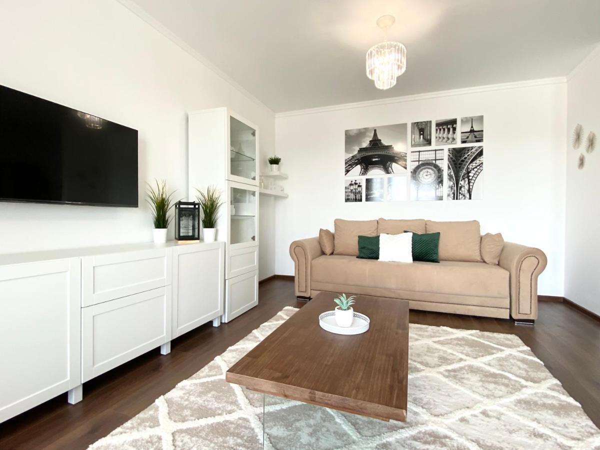 Stylish Retreat With A View In Coresi-qualis Appartamento Braşov