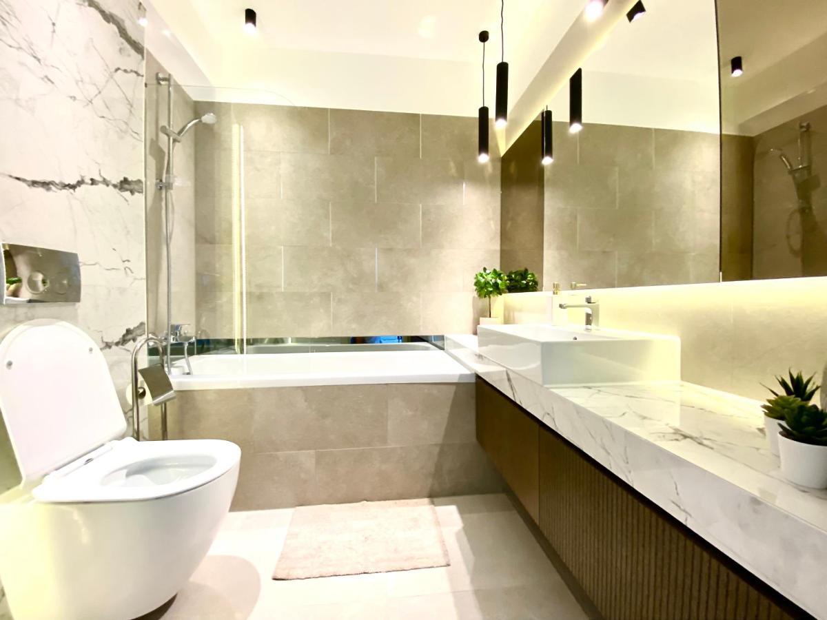 Stylish Retreat With A View In Coresi-qualis *